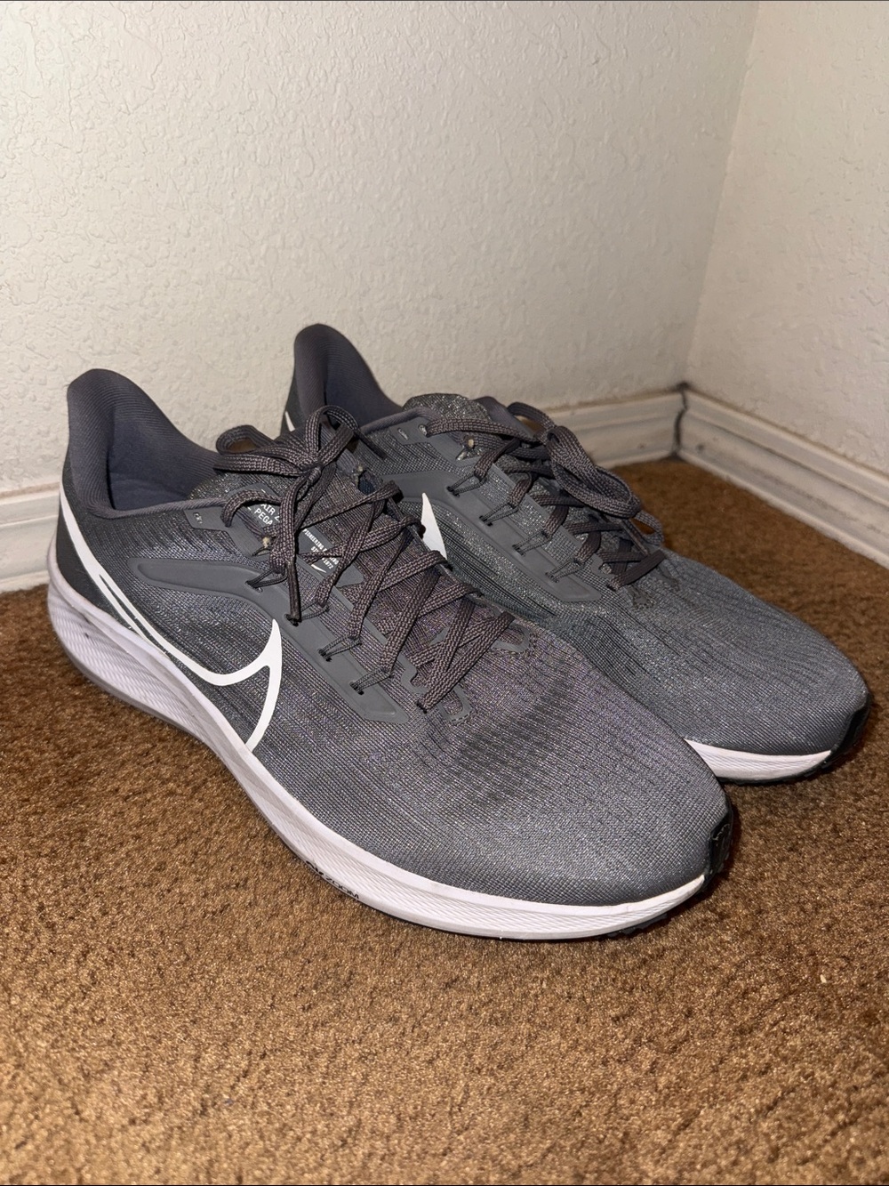 Nike Air Zoom Gray and White Running Sneakers Men’s Size 12